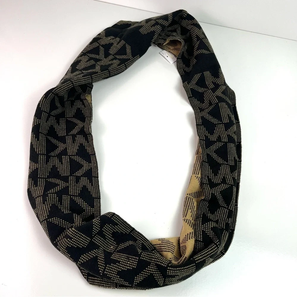Michael Kors versatile can